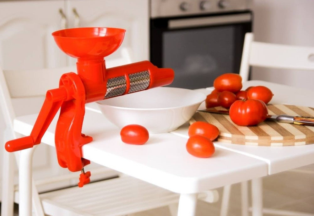 Storcator manual pentru rosii cu sita si cuva colectoare